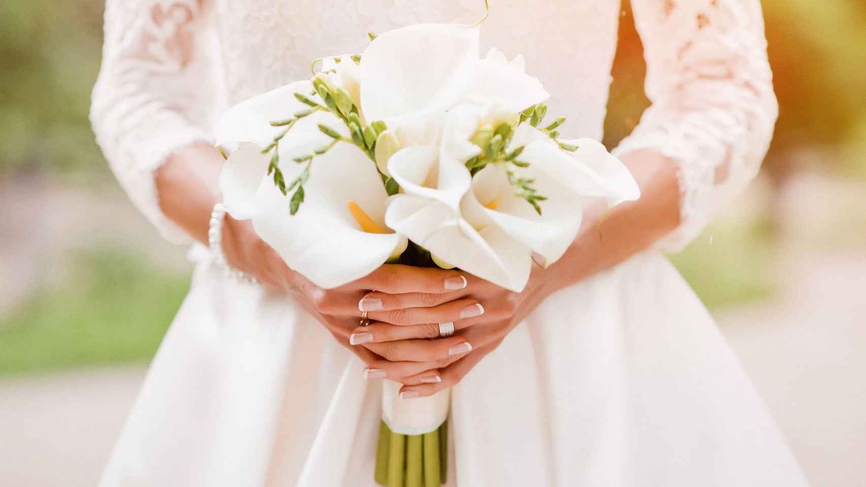 Ideas y consejos en manicuras de novia si te casas esta primavera.