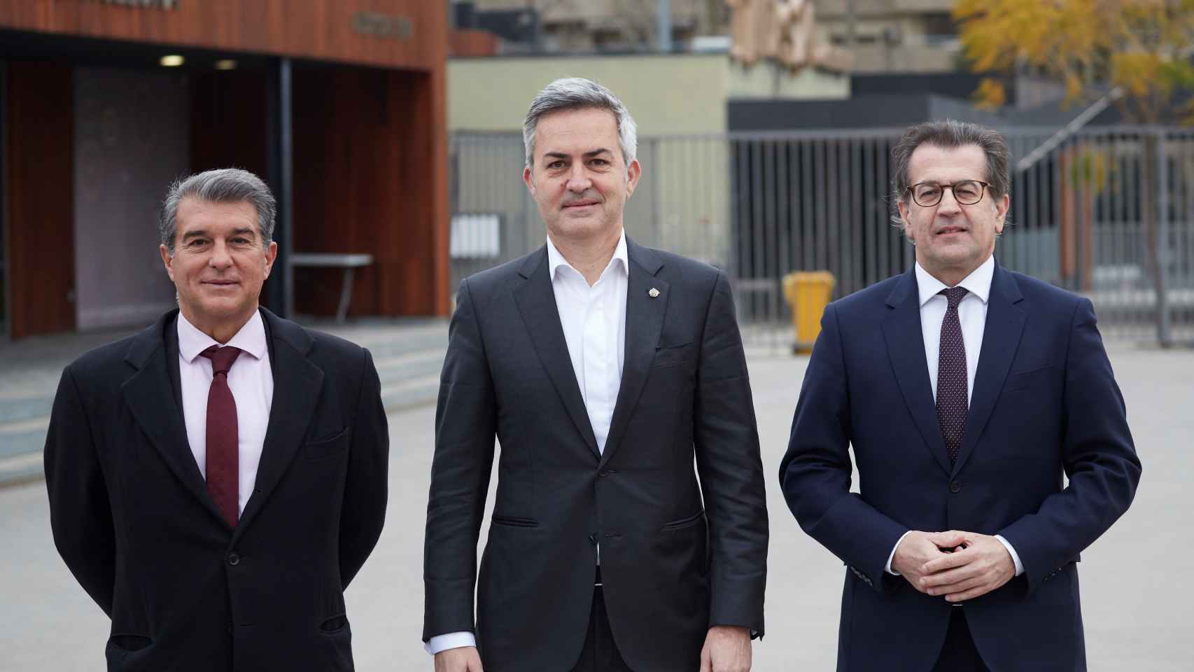 Joan Laporta, Víctor Font y Toni Freixa, antes del debate electoral