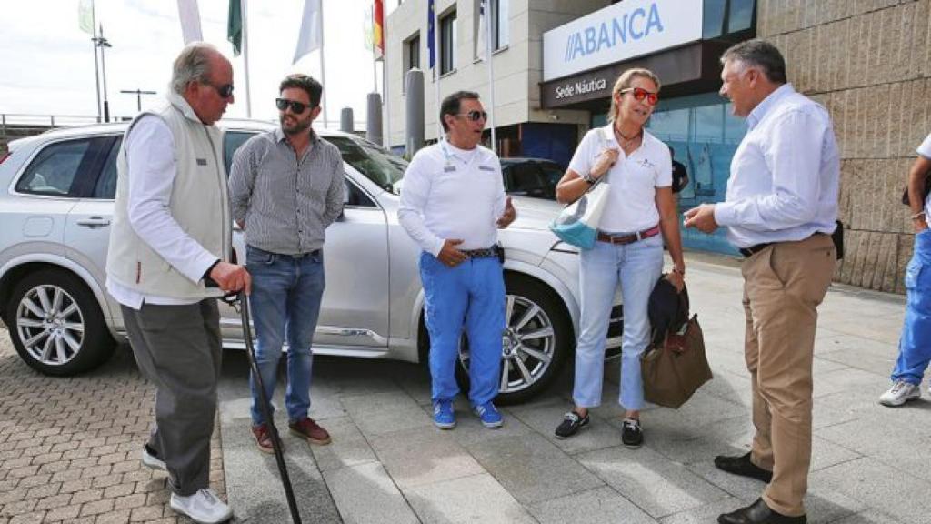 El rey emérito, junto a la Infanta Elena, en una de sus últimas visitas a Sanxenxo