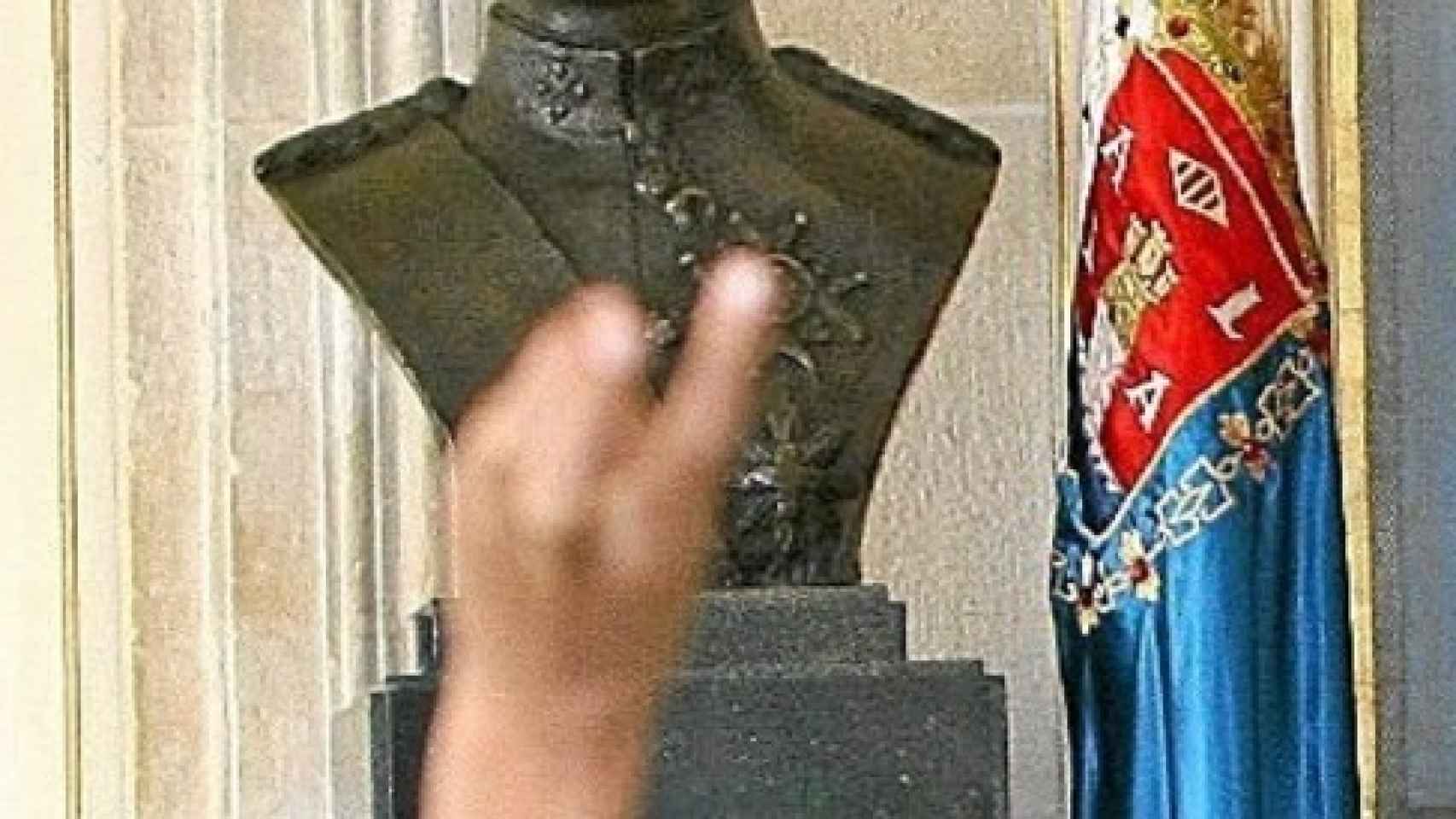 Busto del Rey emerito Juan Carlos I en el Ayuntamiento.