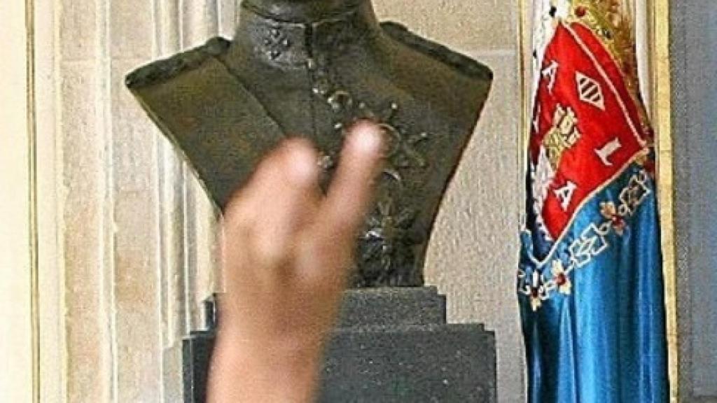 Busto del Rey emerito Juan Carlos I en el Ayuntamiento.
