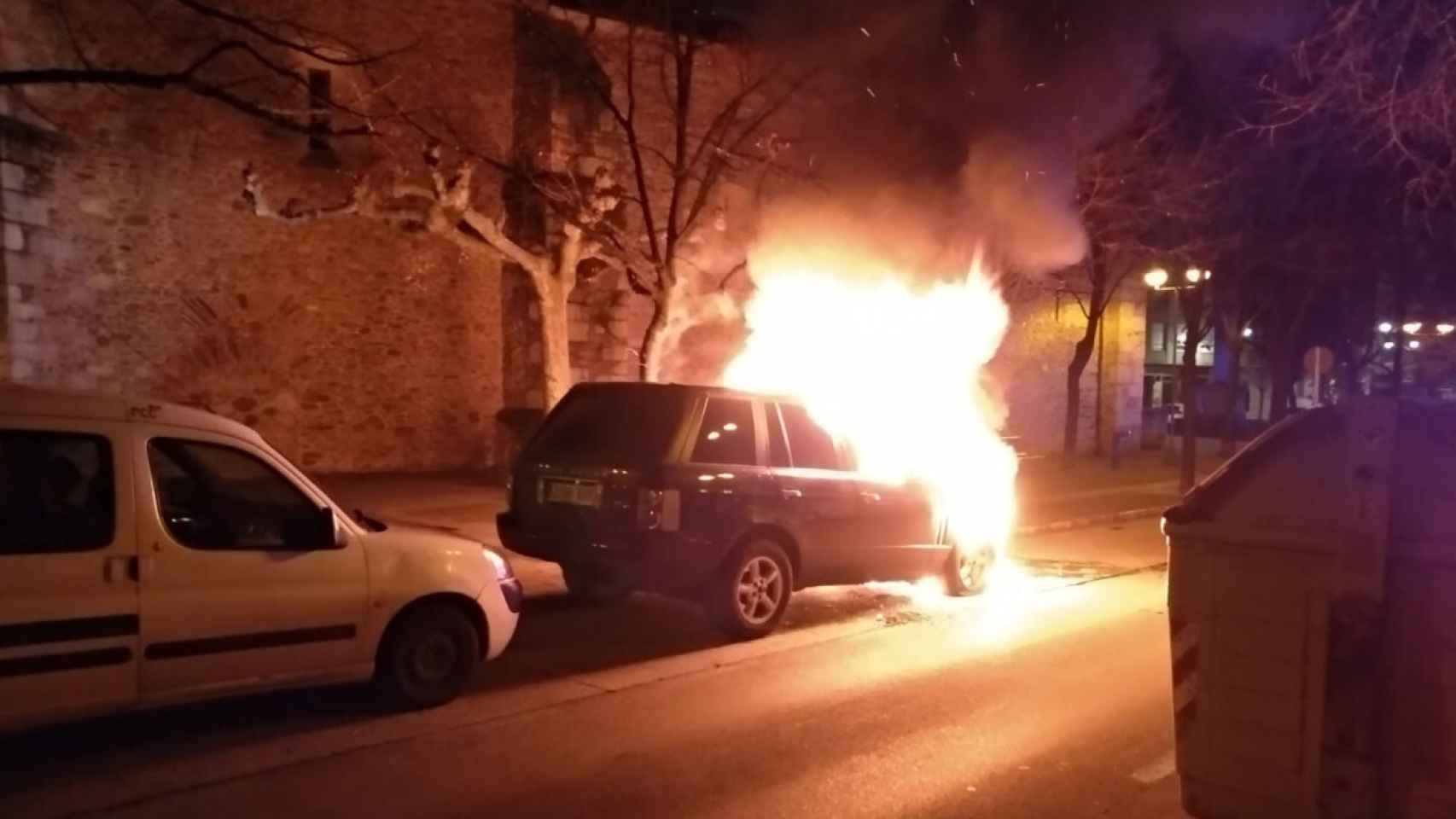 Incendio de un coche en la ciudad de Salamanca./ Archivo