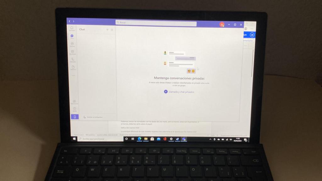 La pantalla de la Surface Pro 7+ es buena, pero tiene bordes demasiado gruesos