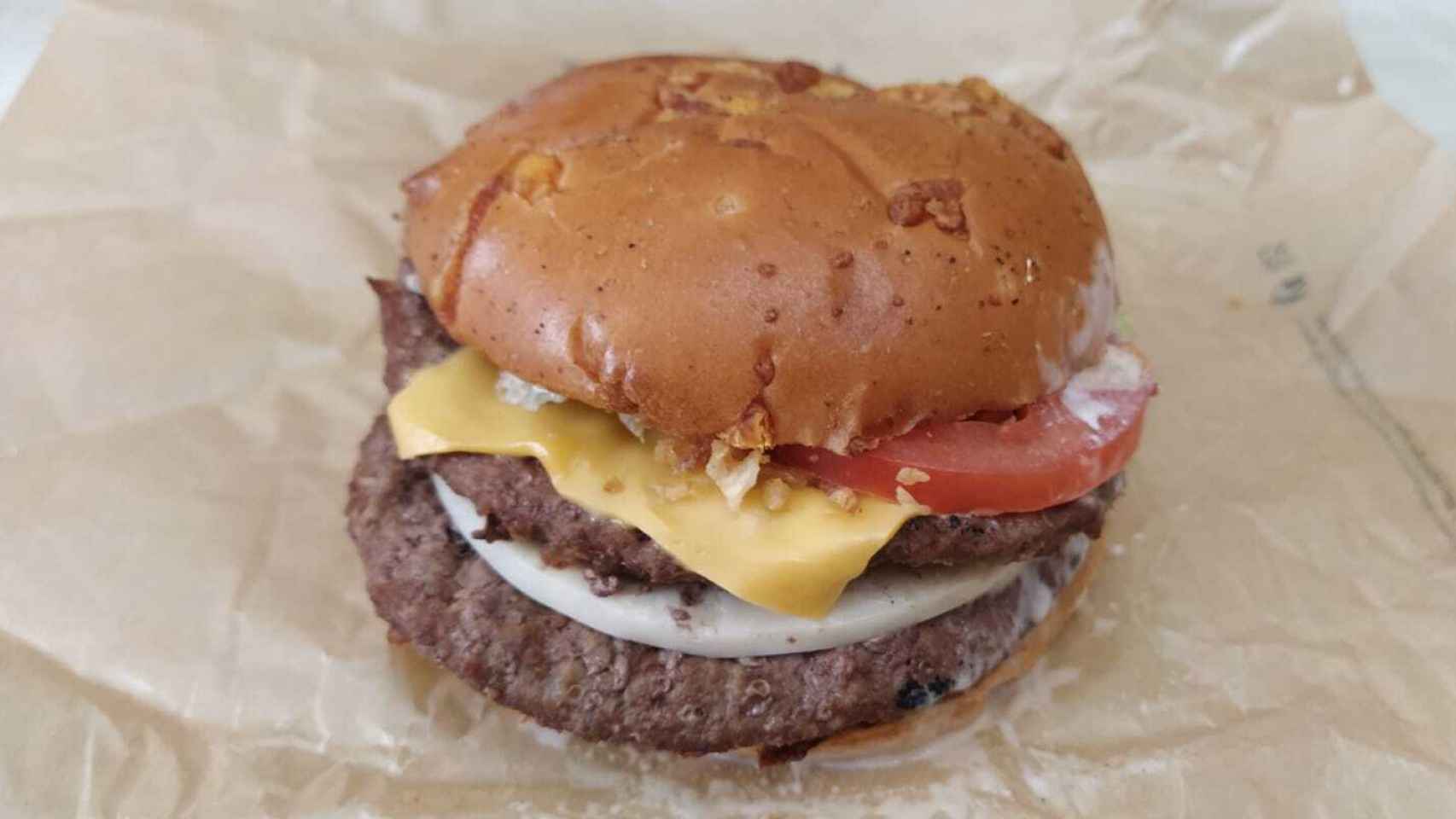 La hamburguesa 'Queen Cheese', una edición limitada de Burger King que cuesta 6,99 euros.