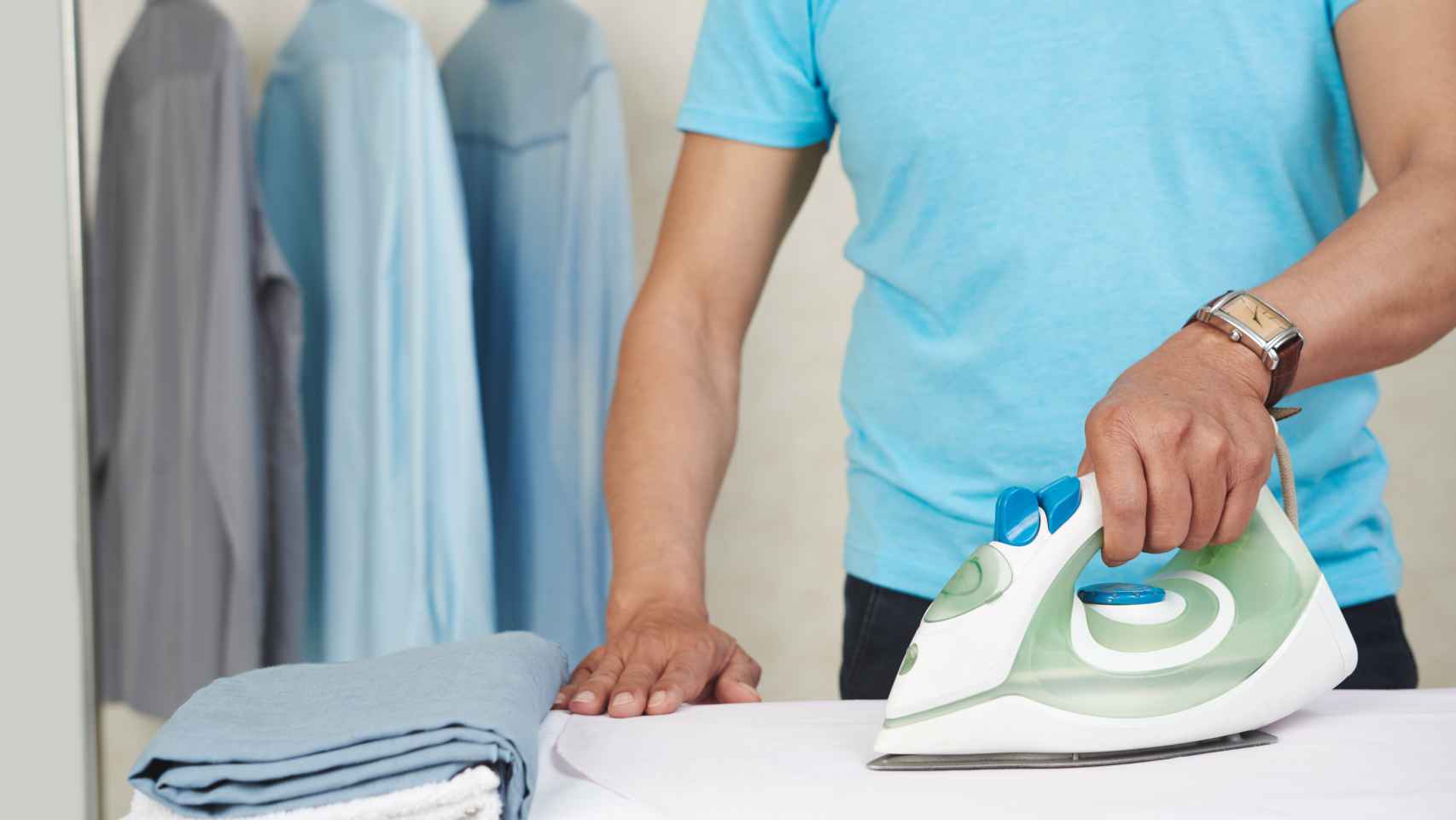 Cómo limpiar la plancha de la ropa de forma fácil