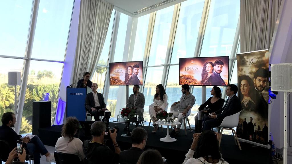 Presentación de 'Hercai' en la feria Mipcom de Cannes en 2019.