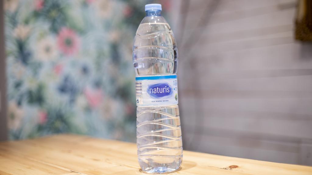 El agua mineral natural de Naturis, la marca propia de Lidl.