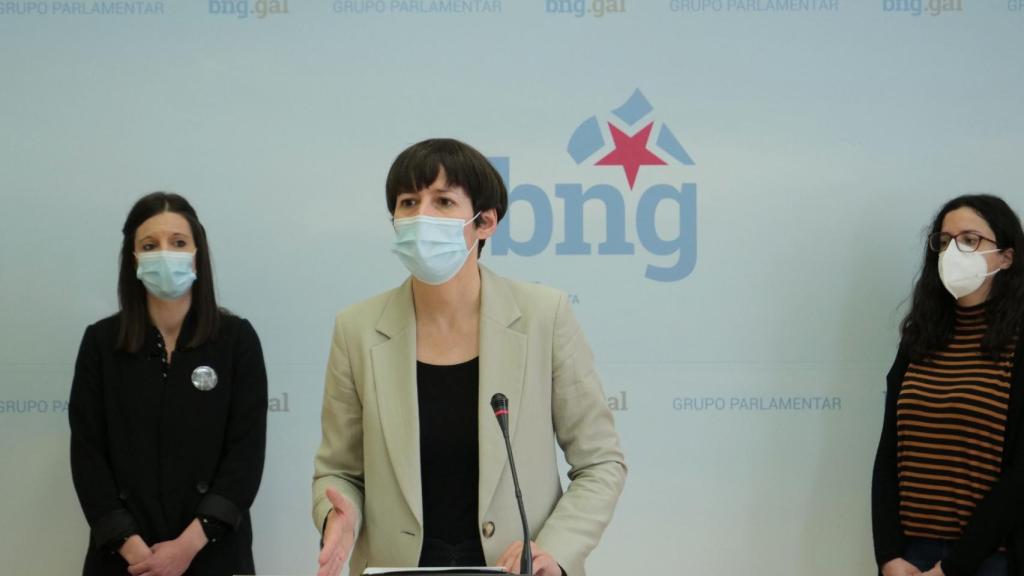 La portavoz nacional del BNG, Ana Pontón, junto a las diputadas Olalla Rodil y Noa Presas.