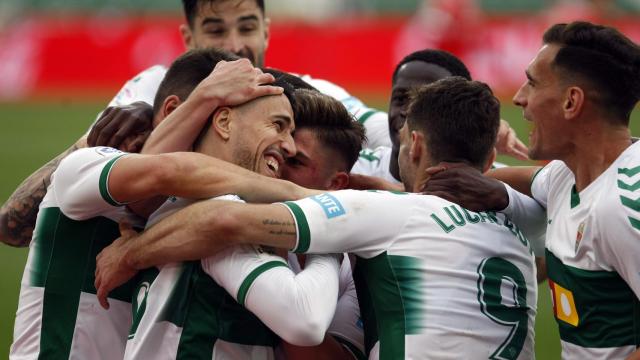 La plantilla del Elche celebra un gol