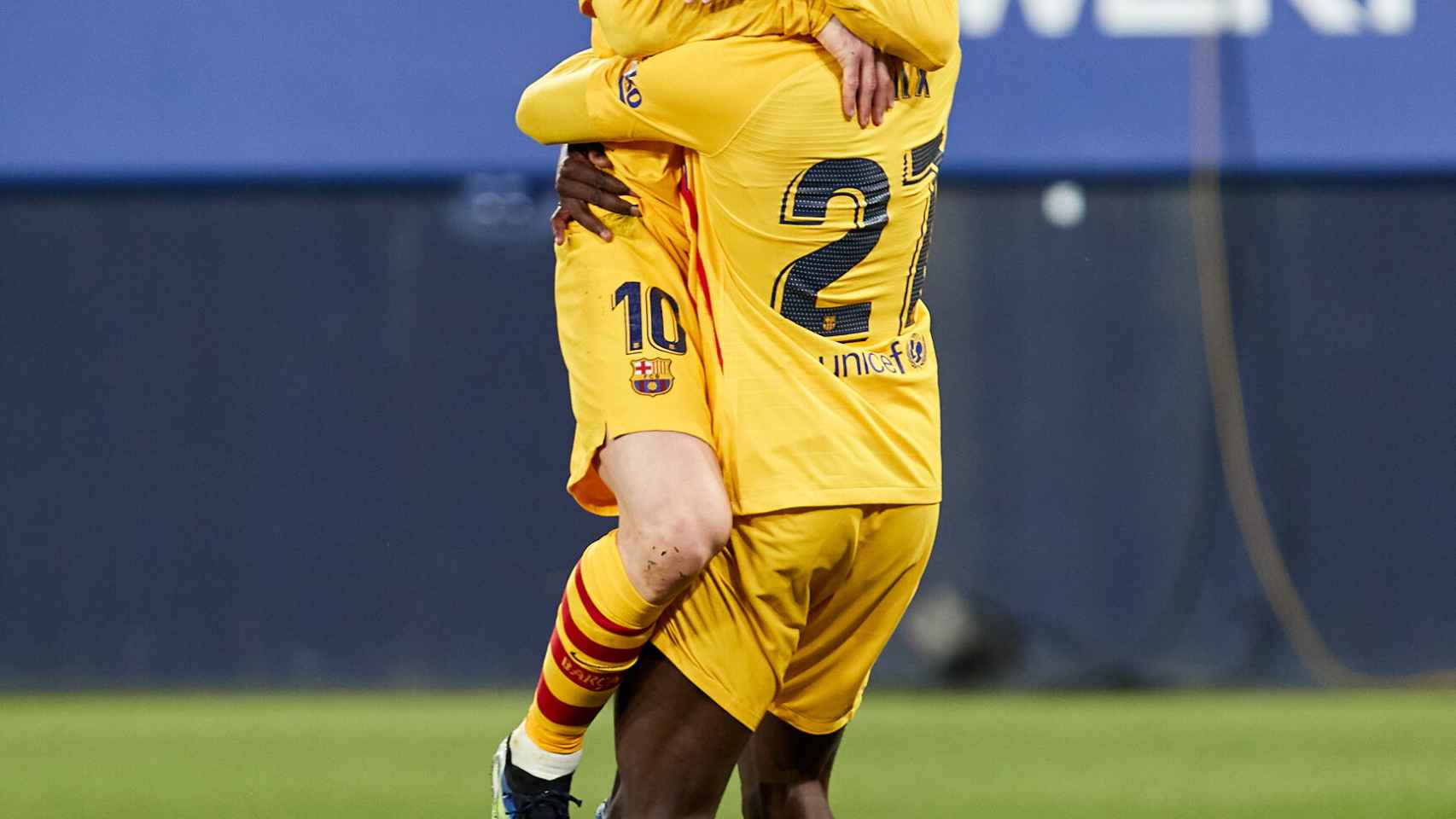 Messi e Ilaix celebran su gol