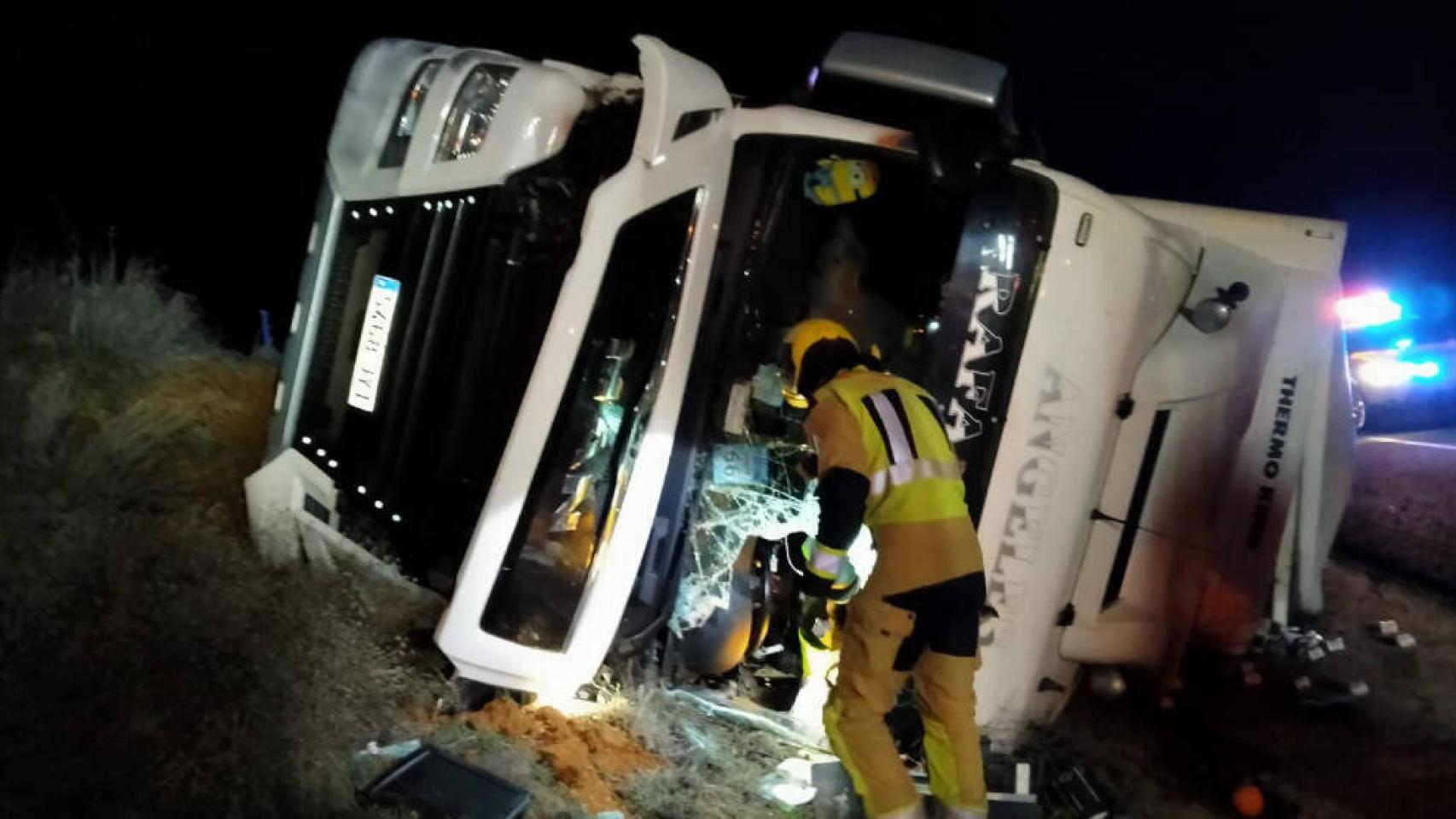 Una imagen de camión accidentado (@Cuenca112)