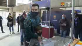 La irresponsabilidad de un fan del Barça al ver a Messi votando en las elecciones a la presidencia