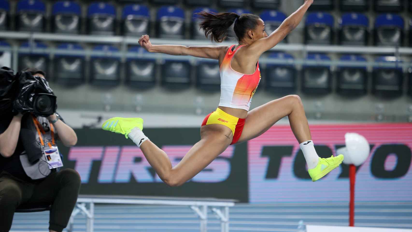 Ana Peleteiro en su prueba de triple salto en los Campeonatos de Europa de atletismo de Torun 2021