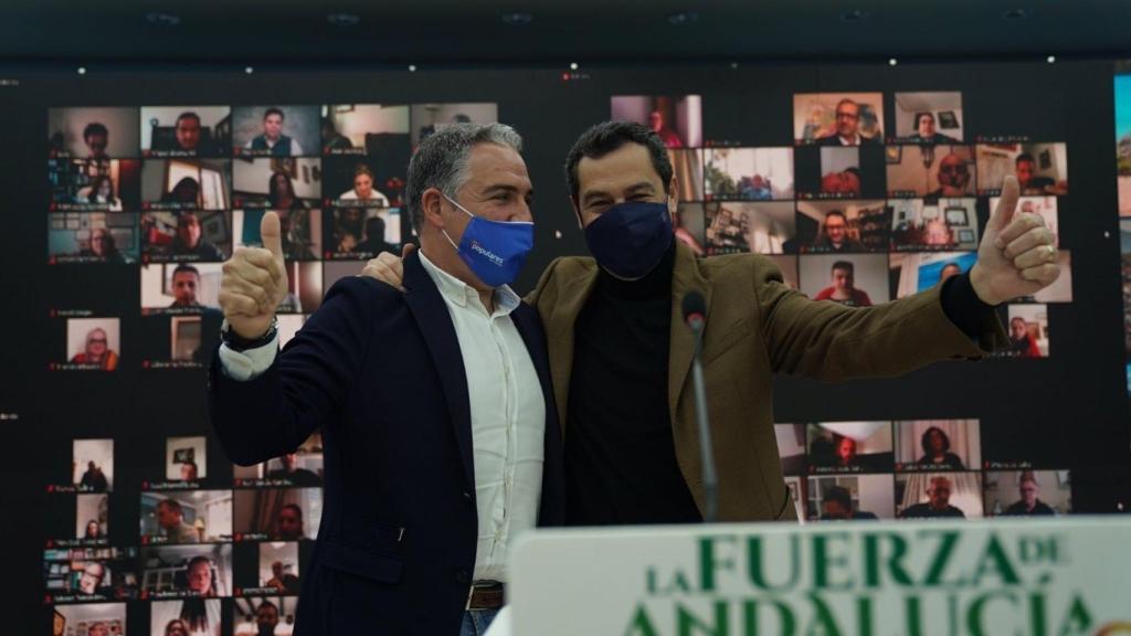 El presidente del PP andaluz, Juanma Moreno, con el de Málaga, Elías Bendodo.