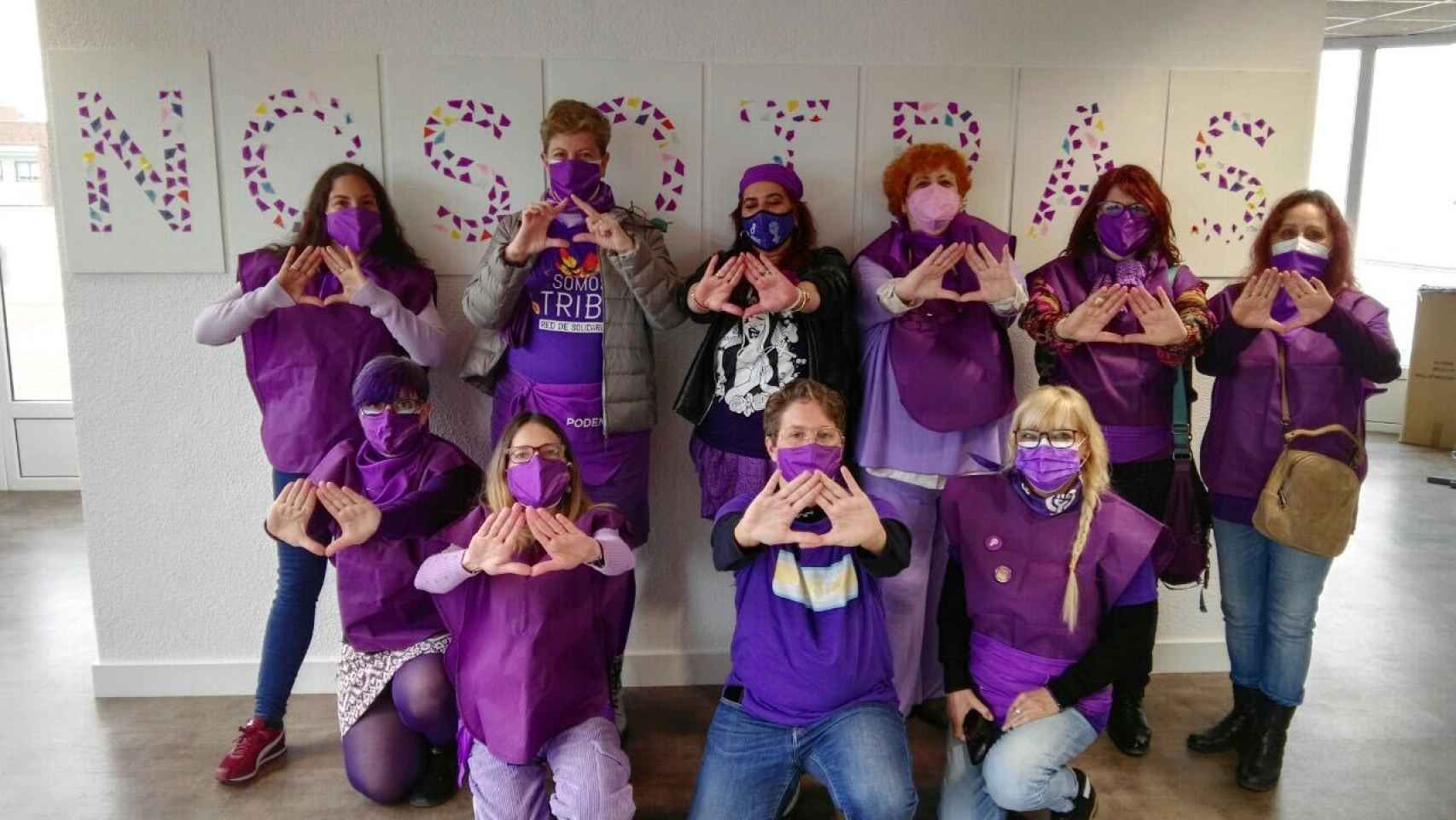 La fotografía de las feministas de Podemos que acompañaba al tuit.