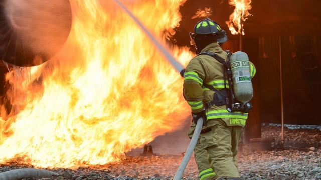 Un hombre de 80 años muere de madrugada en un incendio en Cabanes (Castellón)