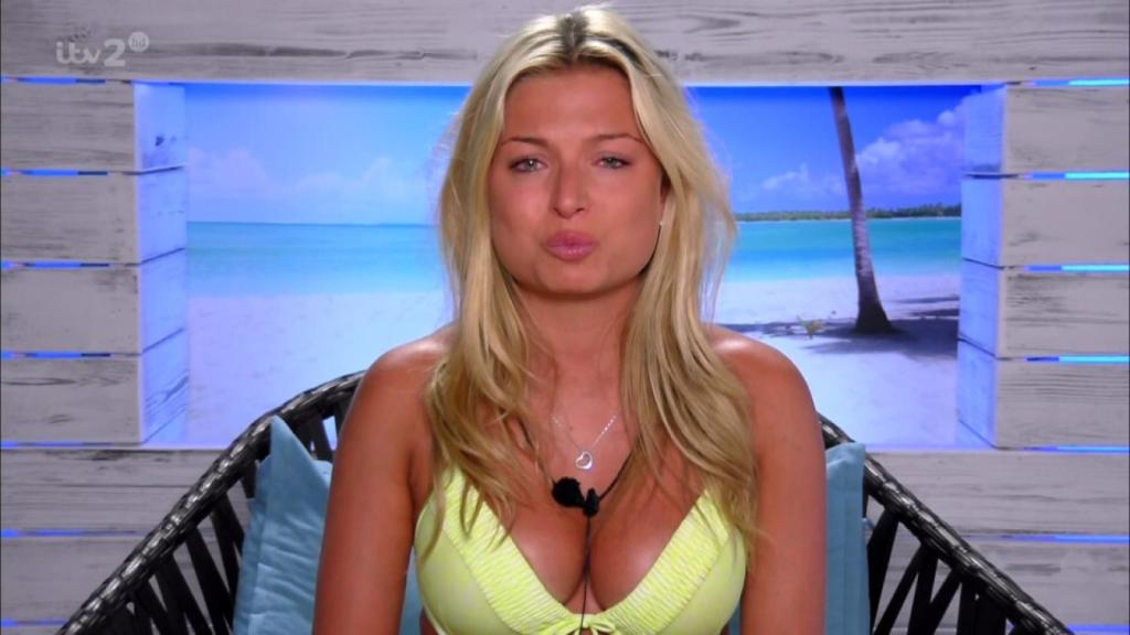 Miss Gran Bretaña retiró el título a Zara Holland por tener sexo en 'Love Island'.