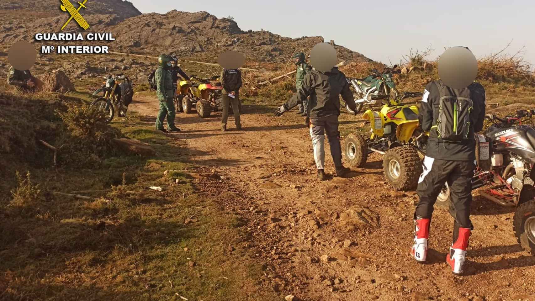 Denunciados 26 conductores que circulaban por montes del Val Miñor (Pontevedra)