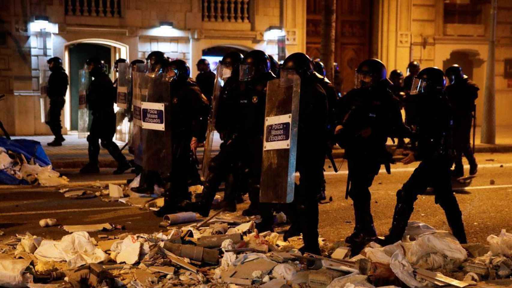 Antidisturbios atacados en Barcelona