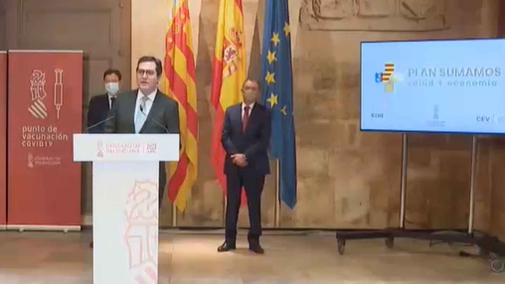 El presidente de la CEOE, Antonio Garamendi, con el presidente de la Comunidad Valenciana, Ximo Puig.