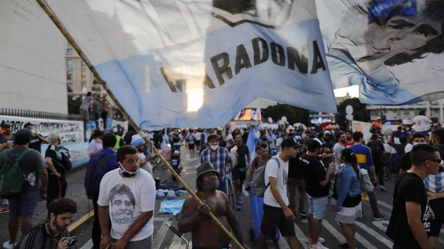 Multitud durante la marcha para pedir justicia por Maradona