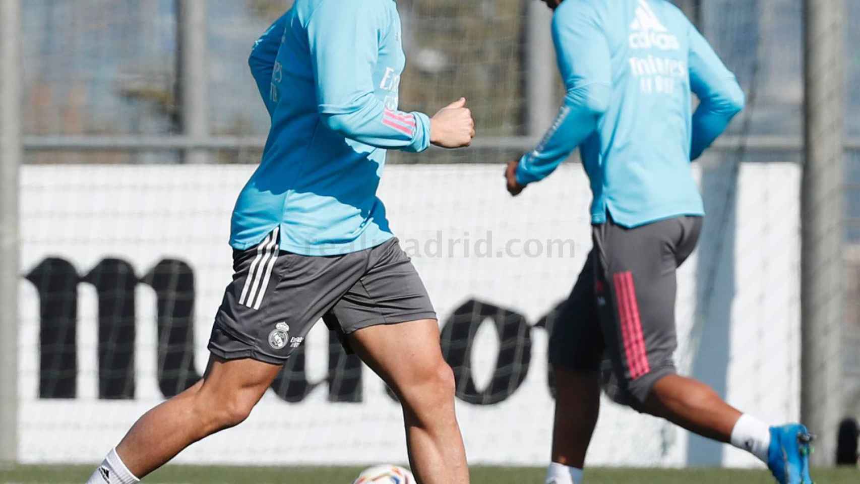 Eden Hazard y Casemiro, durante un entrenamiento del Real Madrid