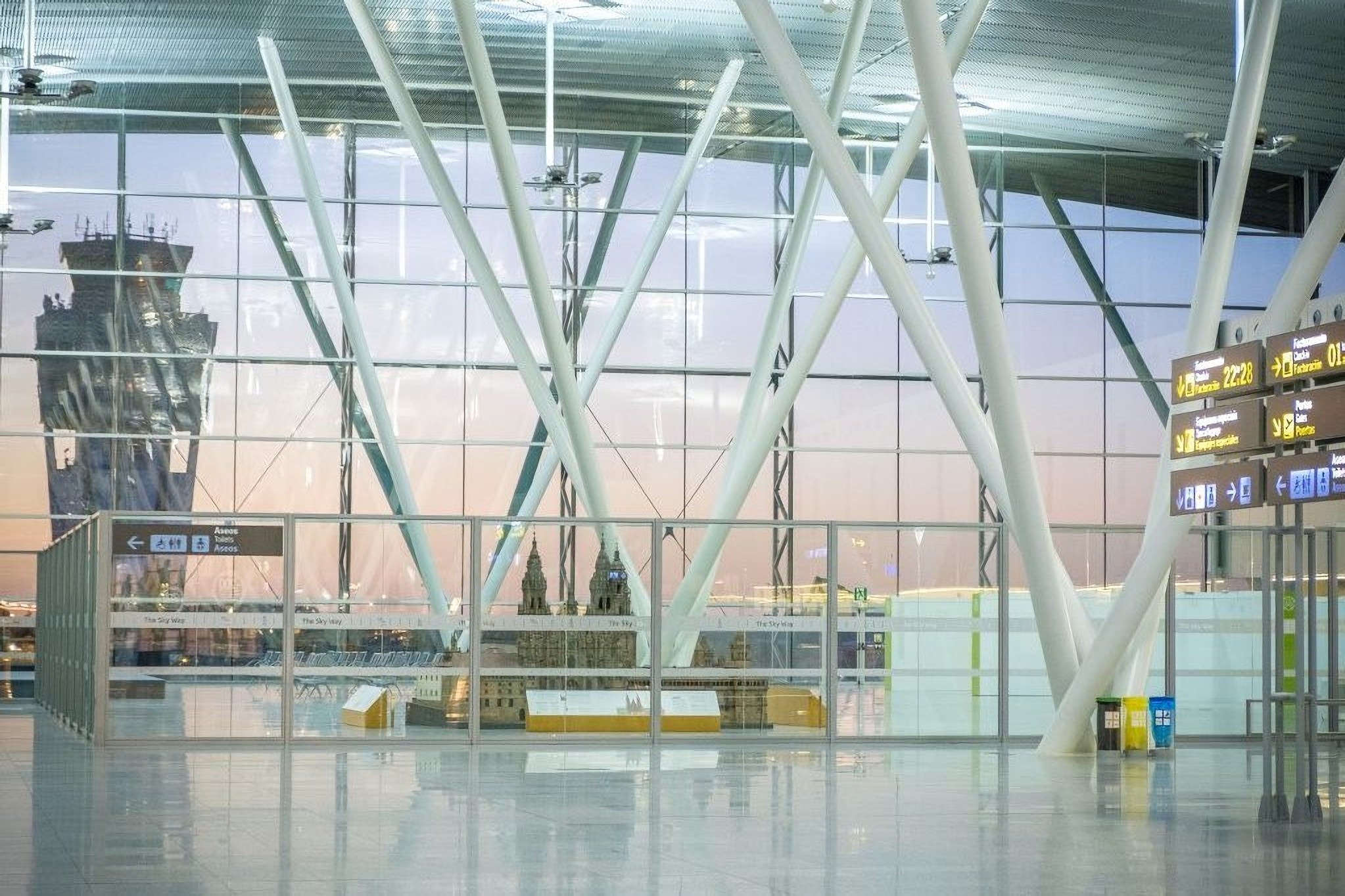 El Aeropuerto de Santiago-Rosalía de Castro.