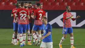 Los jugadores del Granada celebran su gol al Molde en Europa League
