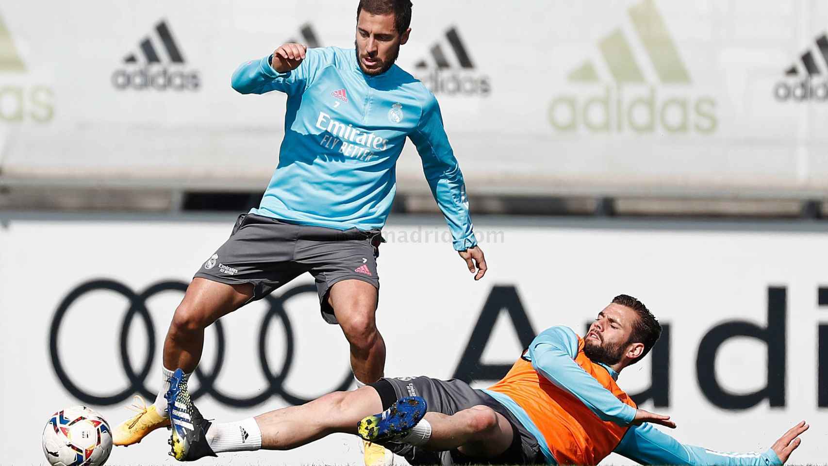 Eden Hazard y Nacho Fernández, durante un entrenamiento con el Real Marid