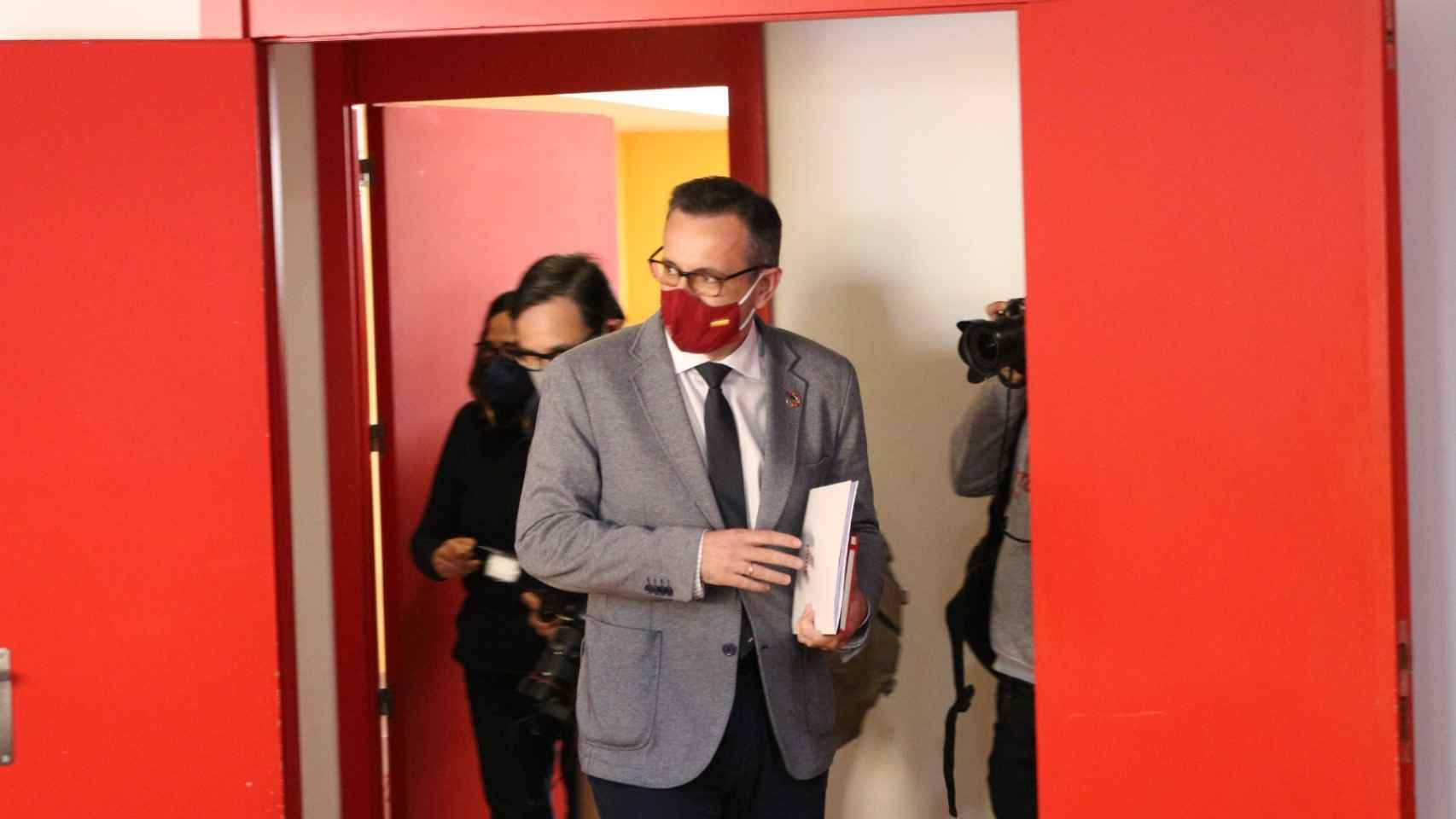 El secretario general del PSOE de Murcia, Diego Conesa, antes de comparecer para anunciar la moción de censura.