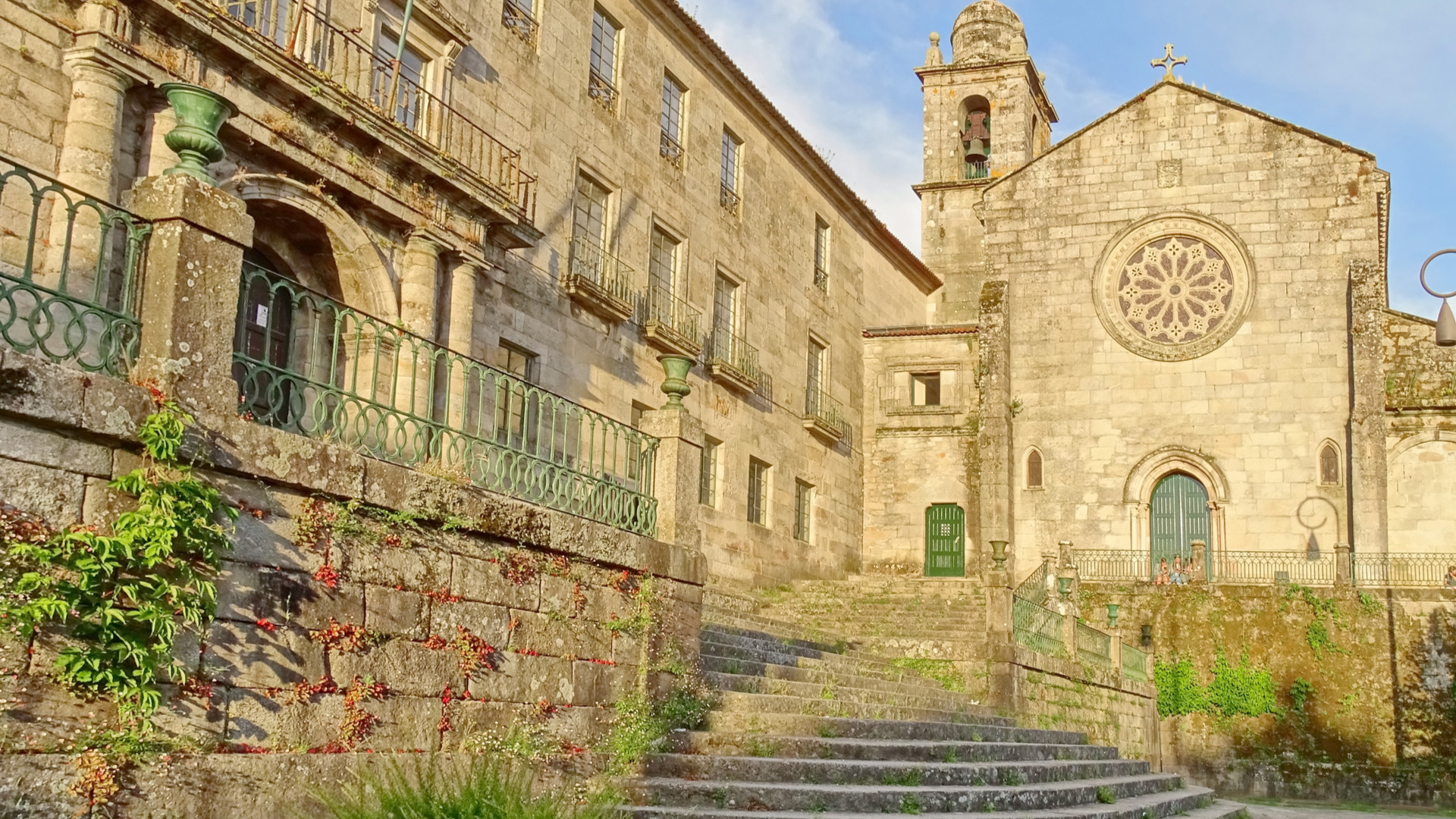 Fachada principal del Convento de San Francisco (Pontevedra)