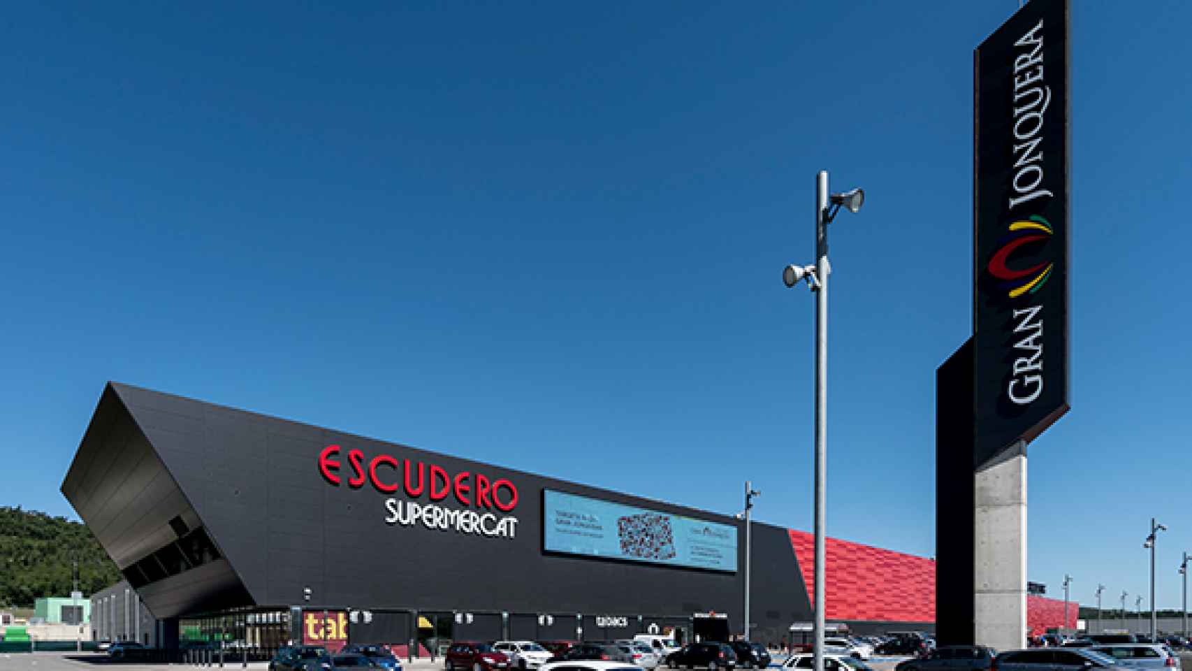 El último centro comercial propiedad de Antonio Escudero en La Jonquera.
