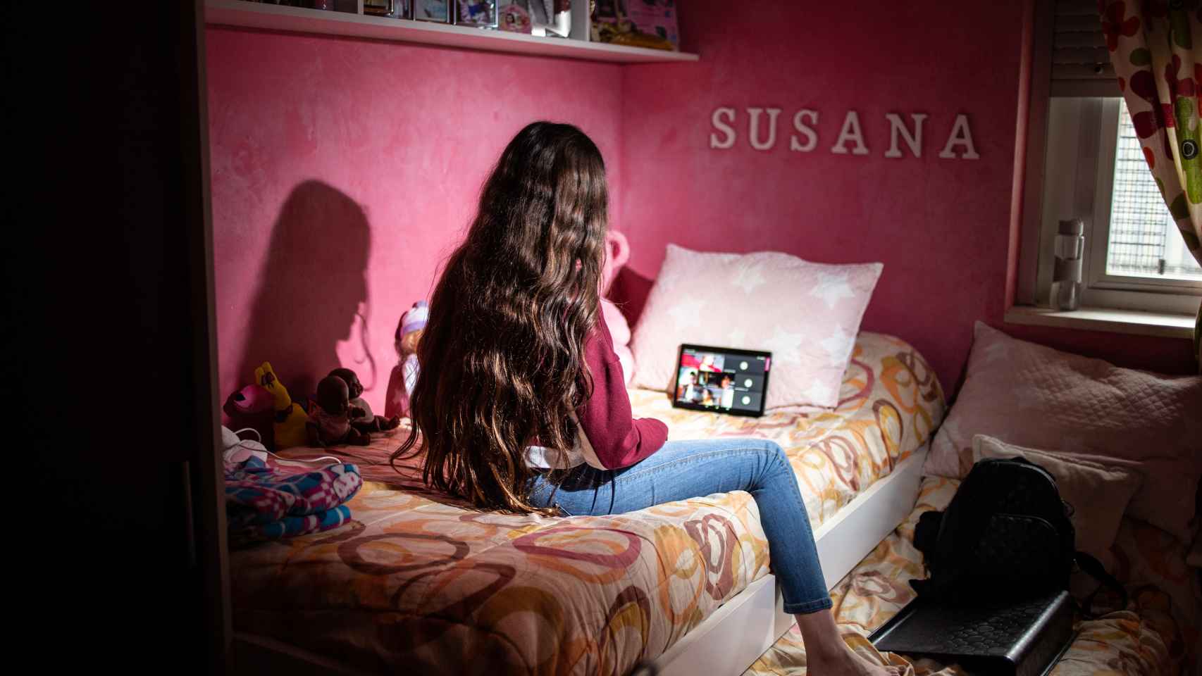 Susana tiene 14 años y durante el confinamiento no podía seguir la clases por no tener ni ordenador ni internet en casa.