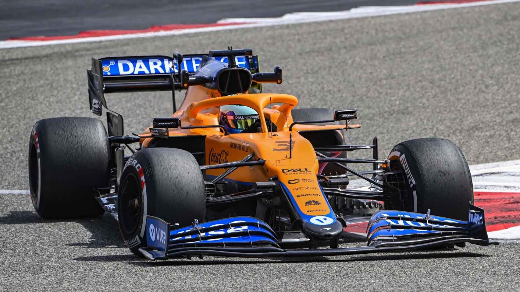 Ricciardo con su nuevo McLaren en los test de Bahrein