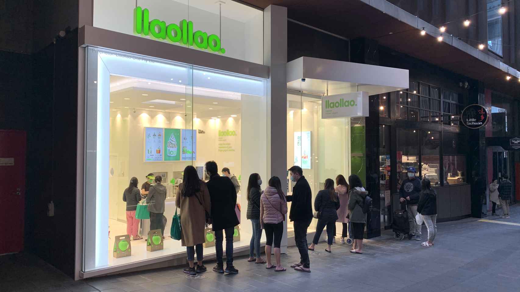 Imagen de la apertura de la primera tienda de llaollao en Australia en 2020.