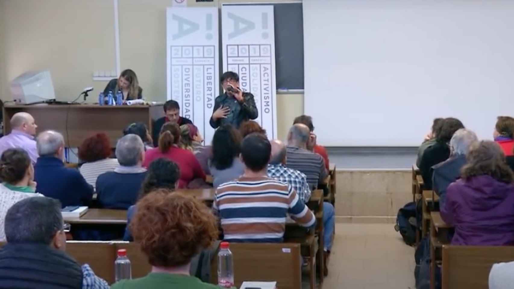 Eric Alonso, en una charla en la que también participa Monedero.