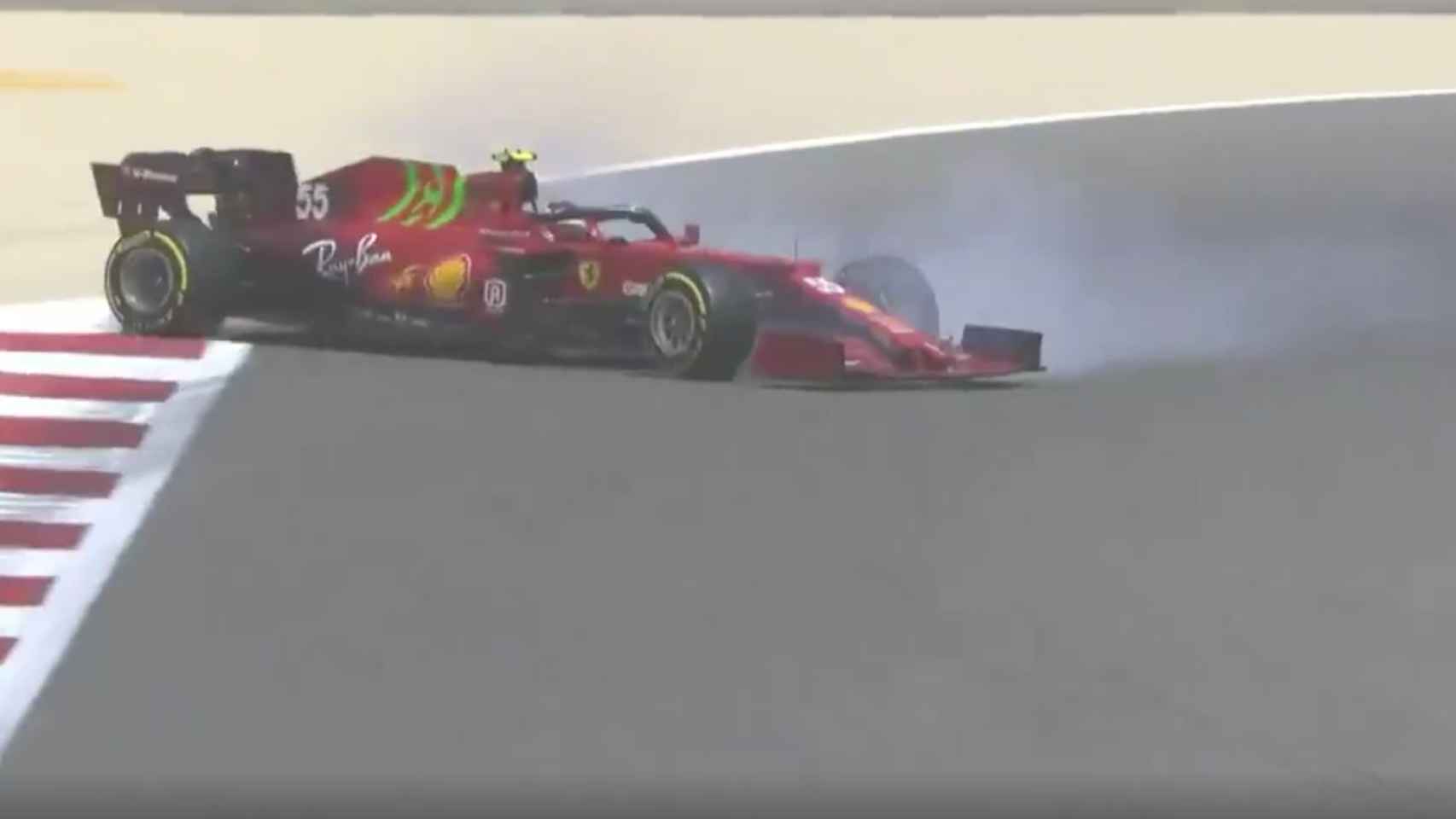 Carlos Sainz se sale de la pista en los test de Baréin