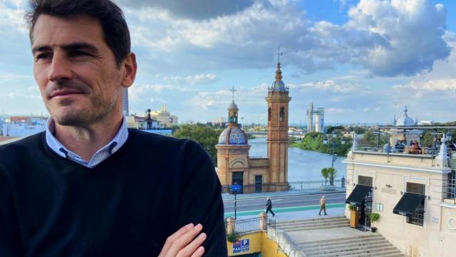 Iker Casillas en el restaurante La casa de María en Sevilla.