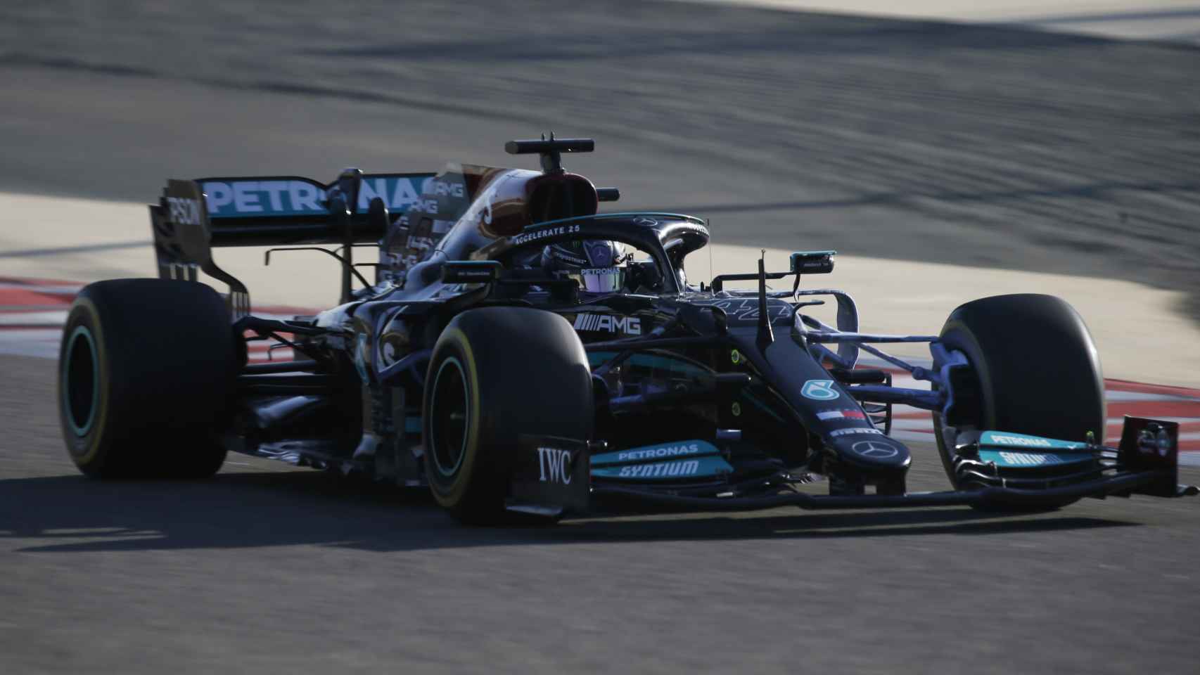 Lewis Hamilton en los test oficiales de pretemporada en Bahrein