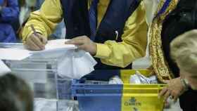 Imagen de archivo de voto por correo en unas elecciones en España.