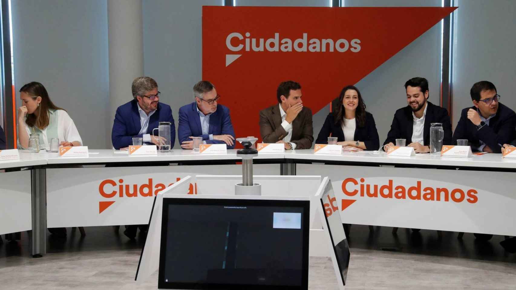 Hervías, durante una reunión de la Ejecutiva de Ciudadanos en 2019, con Rivera y Arrimadas, entre otros.