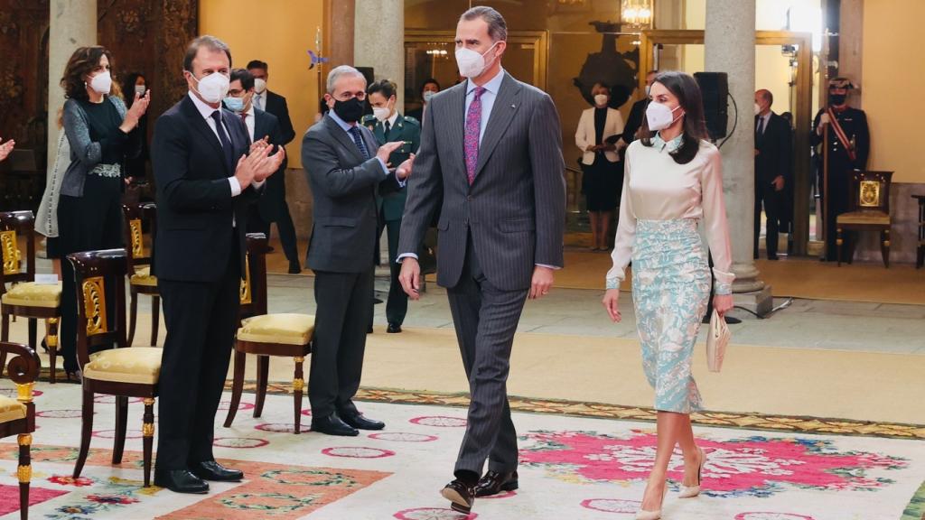 Los reyes Felipe y Letizia durante su acto de este lunes.