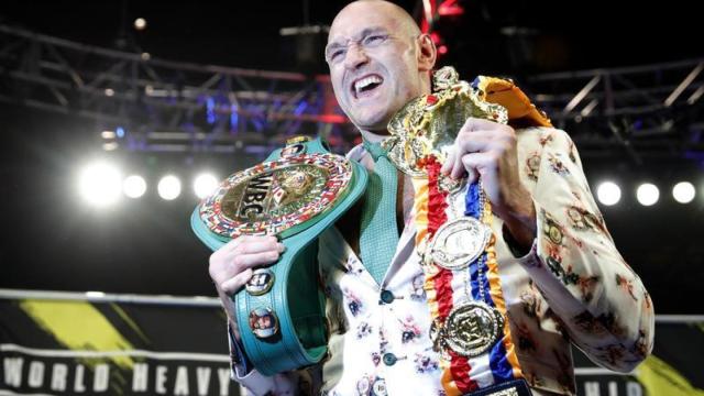 Tyson Fury, con los cinturones de campeón