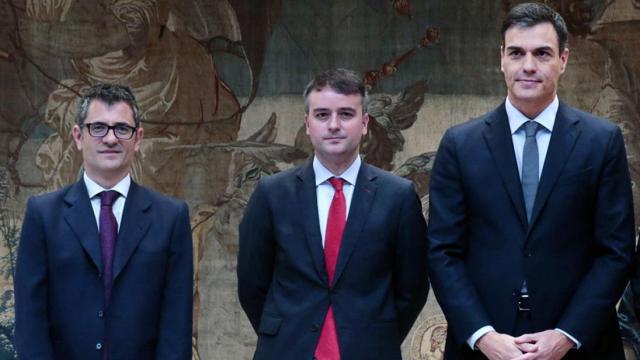 Félix Bolaños e Iván Redondo, junto a Pedro Sánchez en una foto de archivo.