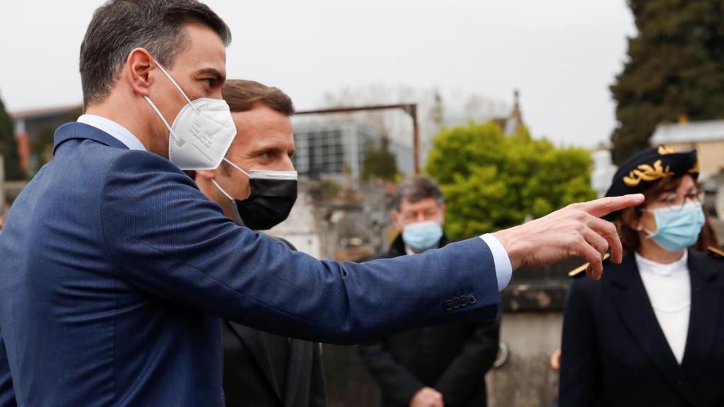 Pedro Sánchez, junto al presidente francés, Emmanuel Macron, en Montauban.