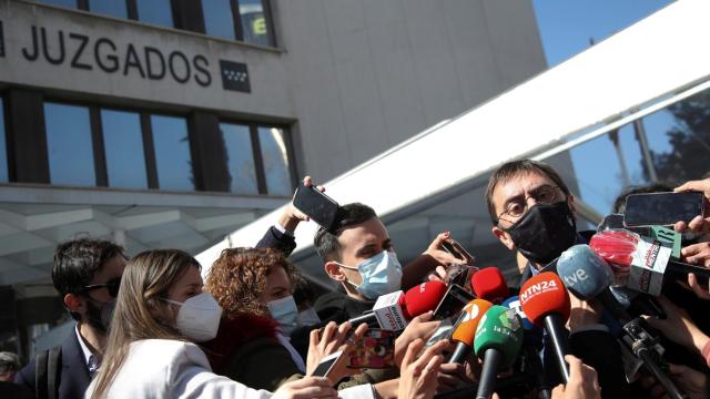 El cofundador de Podemos, Juan Carlos Monedero, a su salida de los Juzgados de Plaza de Castilla.