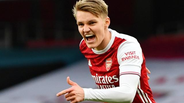 Martin Odegaard celebra un gol con el Arsenal