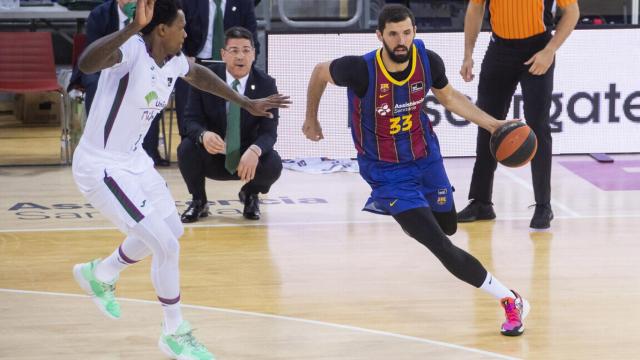 Mirotic penetrando ante Unicaja