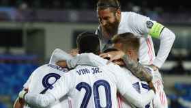 Karim Benzema celebra su gol al Atalanta