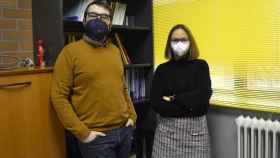 Los profesores Alberto Dafonte y Mabel Míguez, investigadores principales del proyecto ‘Narrativas digitales contra la desinformación’.